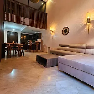 Appartement Duplex Au Coeur De Gueliz, Quartier De Gamme De Marrakech, Marrakesh